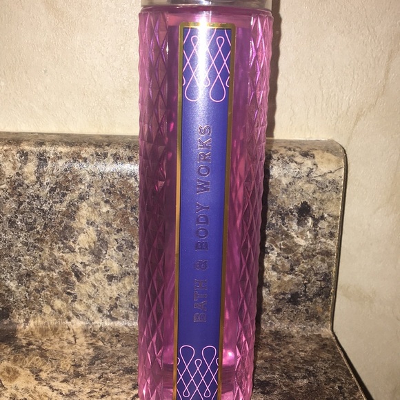 Bath and Body Works Pink Jasmine and Strawberry - Picture 1 of 2